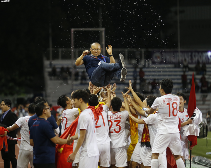 HLV Park Hang Seo: 'Tôi rơi nước mắt trước tình cảm của người Việt Nam' - 3