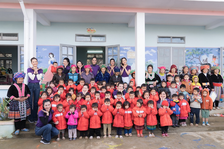 Hoa hậu Khánh Vân và dàn người đẹp 'Hoa hậu Hoàn vũ Việt Nam 2019' thăm trẻ em nghèo ở Lai Châu - 2