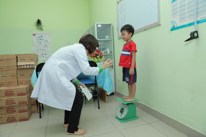 80% bé cải thiện tình trạng suy dinh dưỡng sau 7 tháng được Nutifood chăm sóc - 1