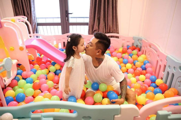 Tuấn Hưng hạnh phúc bên vợ đẹp và ba con xinh xắn, đáng yêu - 6