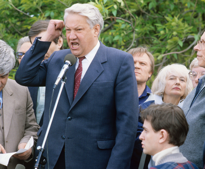 ‘Tôi sẽ rời đi, xin lỗi các bạn!’: Đây là cách ông Yeltsin từ chức cách đây 20 năm - 13