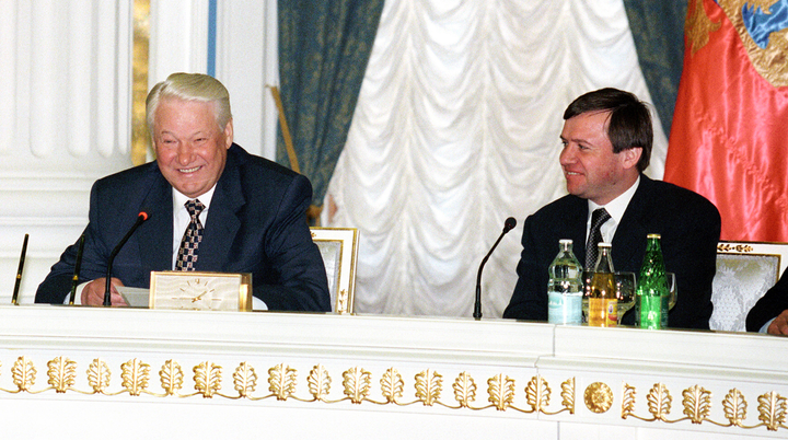 ‘Tôi sẽ rời đi, xin lỗi các bạn!’: Đây là cách ông Yeltsin từ chức cách đây 20 năm - 8