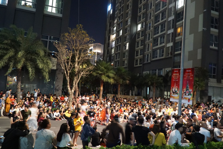 Cả nước tưng bừng đón năm mới 2020 - 14