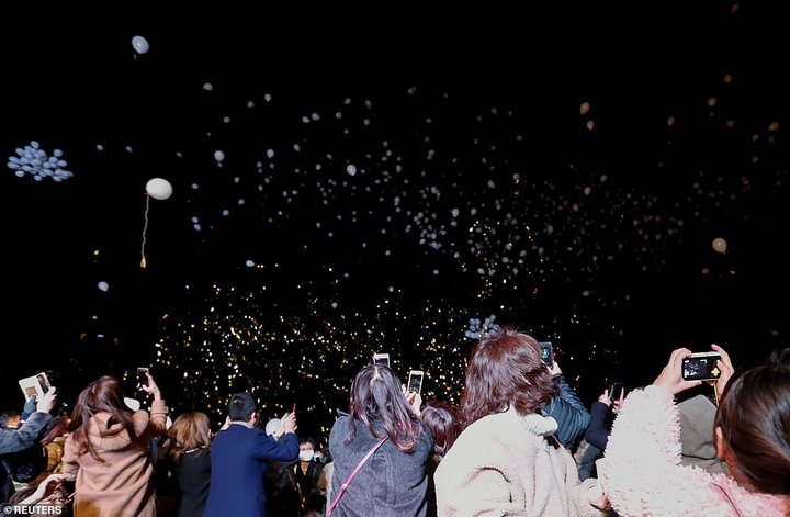 Người Triều Tiên hân hoan đón năm mới 2020 bằng màn pháo hoa hiếm thấy - 5