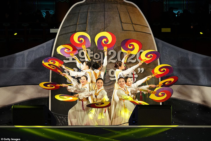 Người Triều Tiên hân hoan đón năm mới 2020 bằng màn pháo hoa hiếm thấy - 7