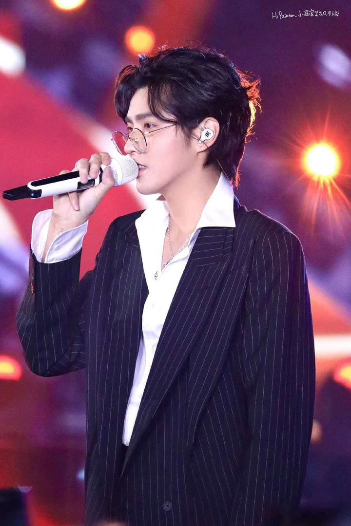 Gala mừng xuân đài Đông Phương và Hồ Nam 2020: Lý Hiện hát loạt hit phim 'Cá mực hầm mật', Dương Tử hát trên không trung - 8