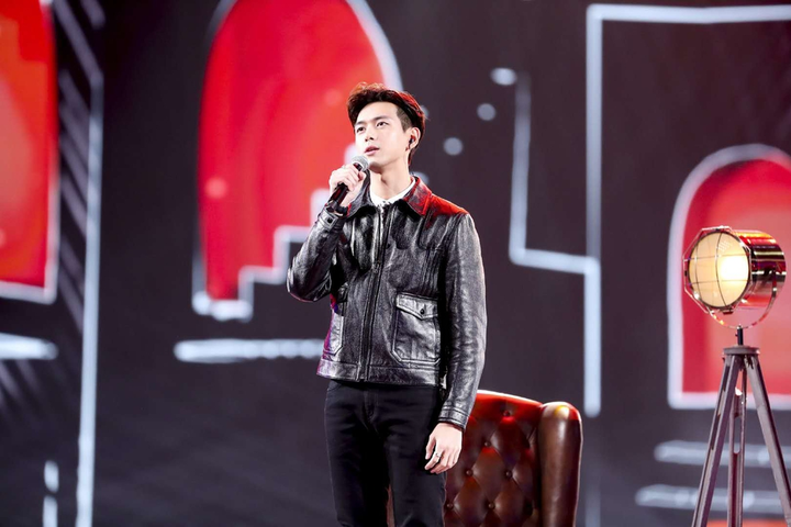 Gala mừng xuân đài Đông Phương và Hồ Nam 2020: Lý Hiện hát loạt hit phim 'Cá mực hầm mật', Dương Tử hát trên không trung - 1