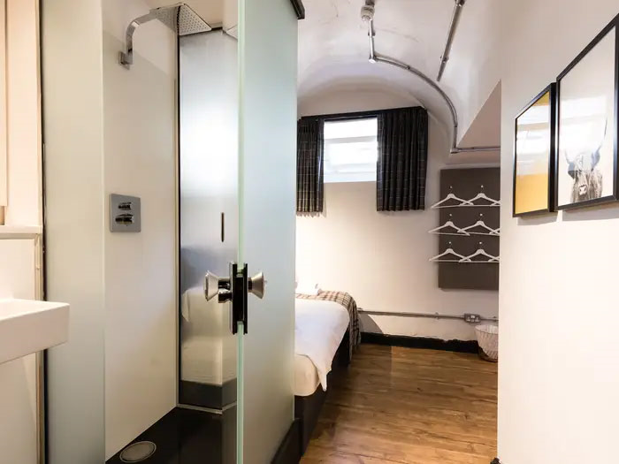 Bỏ 60 USD/đêm trải nghiệm không gian đặc biệt của nhà tù ở Scotland - 7