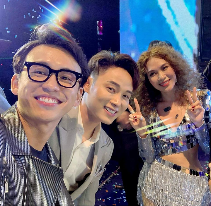 Thu Minh - Mỹ Tâm chúc mừng năm mới, Hồ Ngọc Hà tình tứ bên Kim Lý đón chào năm 2020 - 4