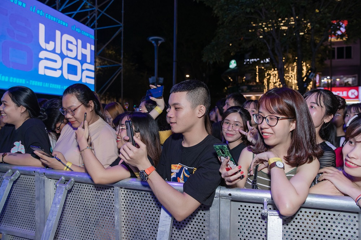 Sơn Tùng M-TP ‘cháy’ hết mình, Phan Mạnh Quỳnh mang chợ nổi miền Tây lên sân khấu chào năm mới - 3