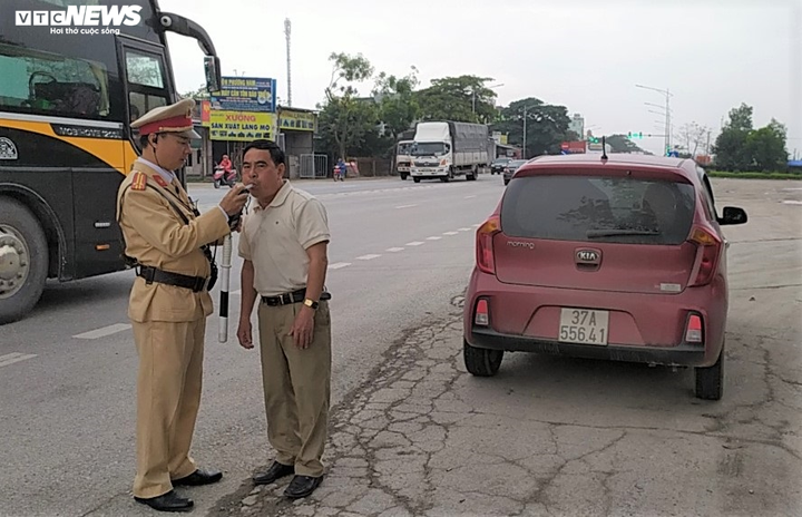 Xử lý vi phạm về nồng độ cồn: Tài xế xe máy 'dính' lỗi nhiều - 1