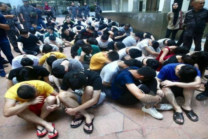 Malaysia bắt giữ 87 công dân Trung Quốc nghi lừa đảo trực tuyến - 1