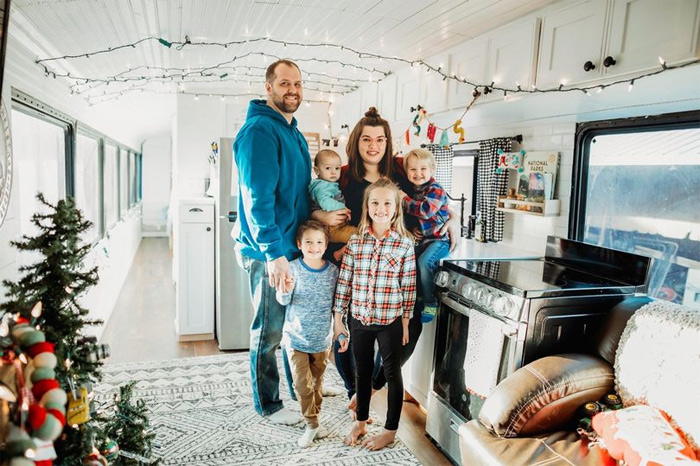  Khám phá bên trong ngôi nhà di động siêu tiện nghi giá chưa đến 800 triệu đồng - 2