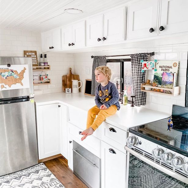  Khám phá bên trong ngôi nhà di động siêu tiện nghi giá chưa đến 800 triệu đồng - 4