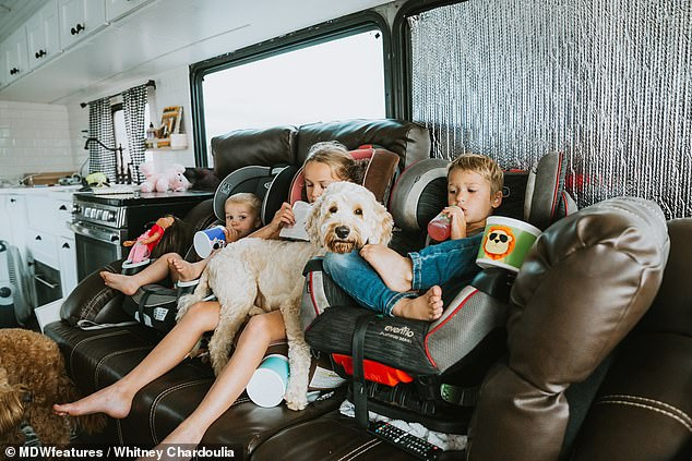  Khám phá bên trong ngôi nhà di động siêu tiện nghi giá chưa đến 800 triệu đồng - 8