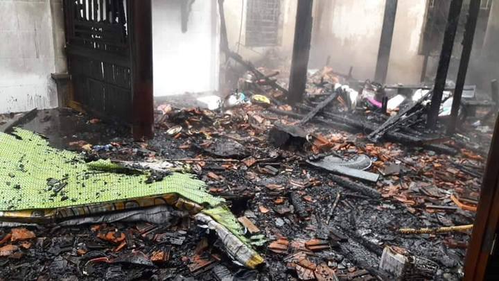 Nhà gỗ 3 gian ở Hà Tĩnh cháy thành tro lúc sáng sớm - 1