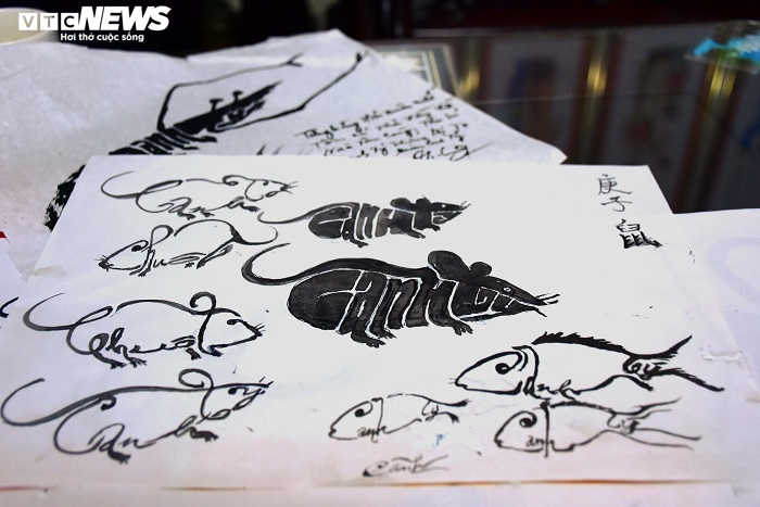 Độc đáo chữ Canh Tý mang hình dáng cầu thủ U23 Việt Nam qua bàn tay 'ông đồ đất Cảng' - 6