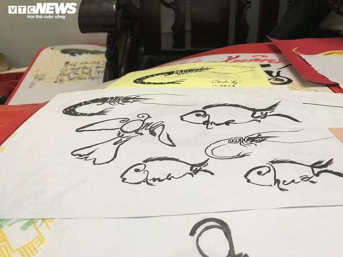 Độc đáo chữ Canh Tý mang hình dáng cầu thủ U23 Việt Nam qua bàn tay 'ông đồ đất Cảng' - 5