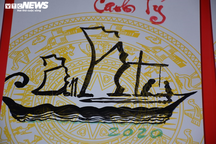 Độc đáo chữ Canh Tý mang hình dáng cầu thủ U23 Việt Nam qua bàn tay 'ông đồ đất Cảng' - 21