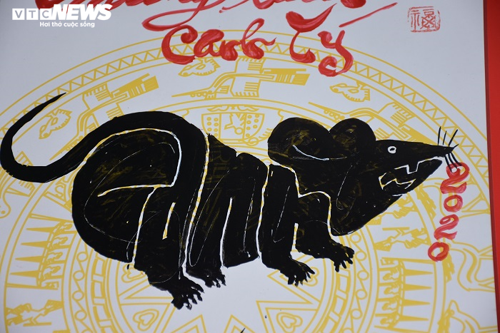 Độc đáo chữ Canh Tý mang hình dáng cầu thủ U23 Việt Nam qua bàn tay 'ông đồ đất Cảng' - 13