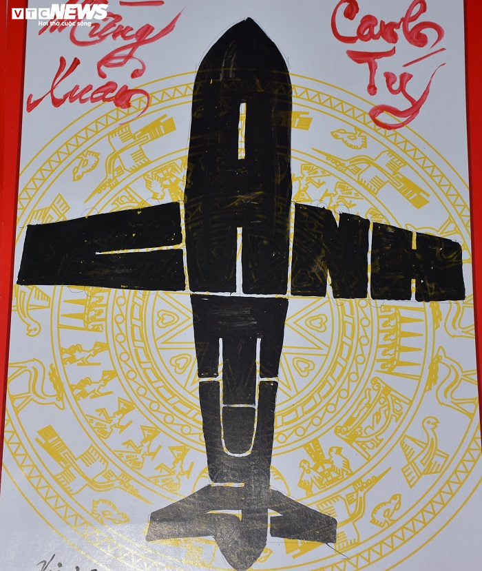 Độc đáo chữ Canh Tý mang hình dáng cầu thủ U23 Việt Nam qua bàn tay 'ông đồ đất Cảng' - 20