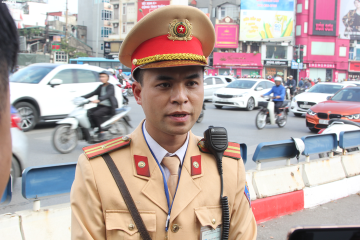 Thấy bóng dáng CSGT, tài xế SH 'đầu trần' vội quay đầu bỏ chạy - 9