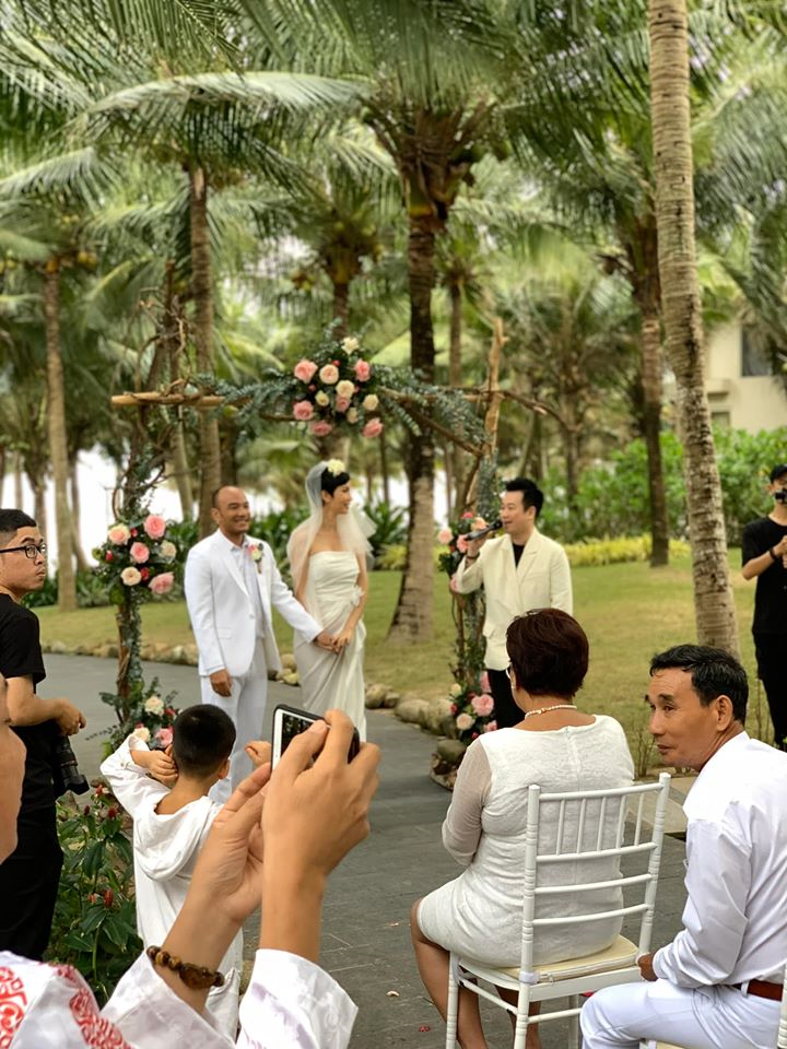 Thân Thúy Hà, Phạm Quỳnh Anh dự lễ cưới siêu mẫu Xuân Lan và chồng Việt kiều - 5
