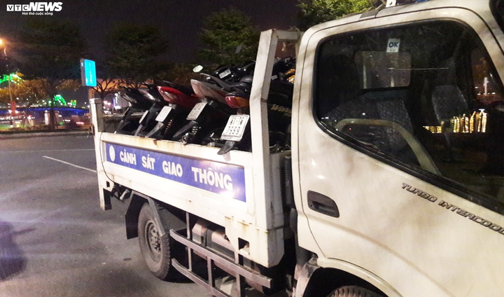 Đà Nẵng: 'Uống 3 chai bia, tài xế mất cả tháng lương' - 11