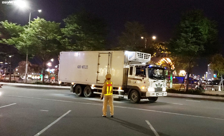 Đà Nẵng: 'Uống 3 chai bia, tài xế mất cả tháng lương' - 6