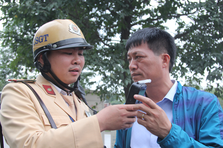 Ăn trái cây cũng có thể bị phạt vi phạm nồng độ cồn: CSGT và đại diện Bộ Y tế lên tiếng - 1