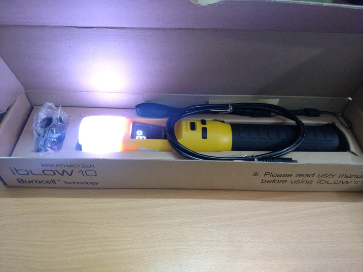 Lo bị xử phạt, nhiều người đổ xô mua máy đo nồng độ cồn - 2