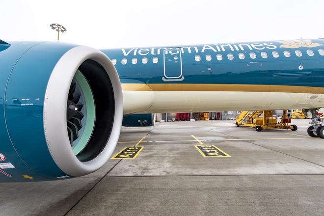 Nữ tiếp viên trưởng nghi buôn lậu thuốc lá, dầu xoa bóp: Vietnam Airlines nói gì? - 1