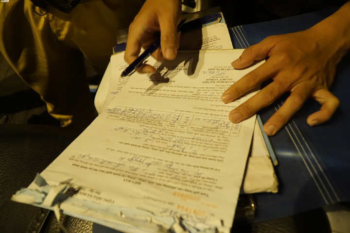 Bị CSGT yêu cầu đo nồng độ cồn, đôi nam nữ bỏ chạy gây tai nạn - 12