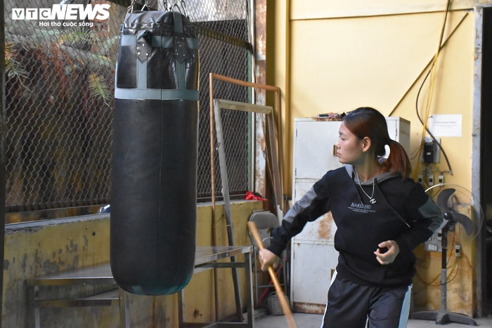 'Cô gái vàng' của võ gậy Việt Nam: Ăn mỳ tôm, vô địch SEA Games 30 - 3