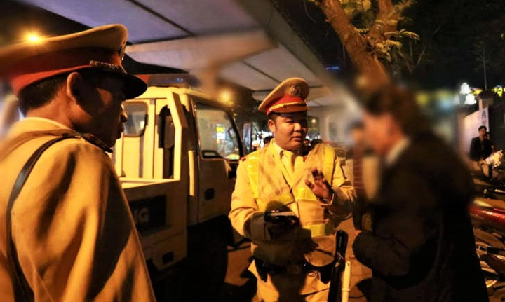 Vi phạm nồng độ cồn, lái xe xưng Vụ trưởng, dọa gọi Bộ trưởng giải quyết: Bộ GD&ĐT lên tiếng - 1