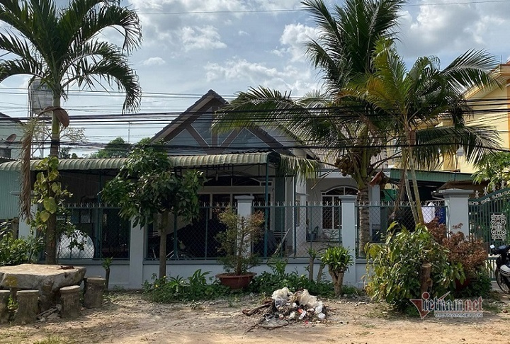 Phó chủ tịch HĐND huyện đi xe hơi vẫn được xây nhà tình nghĩa - 1