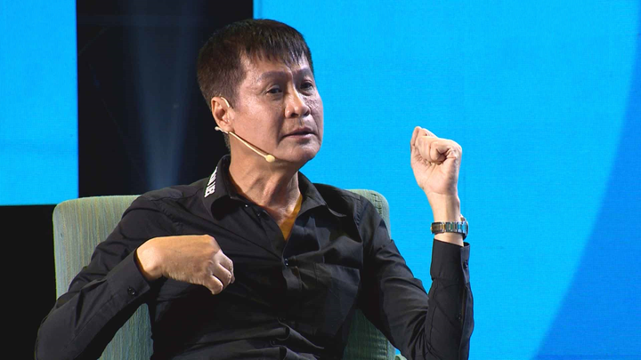 Cùng tranh luận chuyện về quê ăn Tết, Quyền Linh gay gắt chất vấn đạo diễn Lê Hoàng - 1