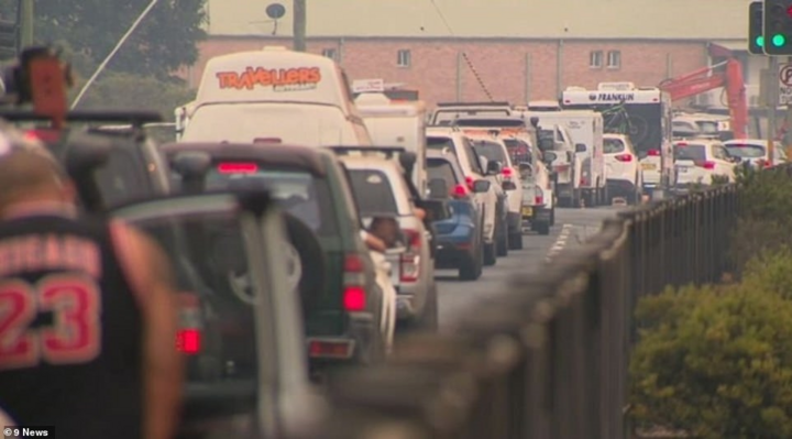 Australia cảnh báo thảm họa khủng khiếp khi cháy rừng ở 2 bang láng giềng hợp nhất - 3