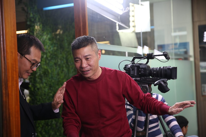 Là Giám đốc Nhà hát kịch nhưng khi đóng phim, NSND Trung Hiếu vẫn bị Công Lý quát mắng - 2