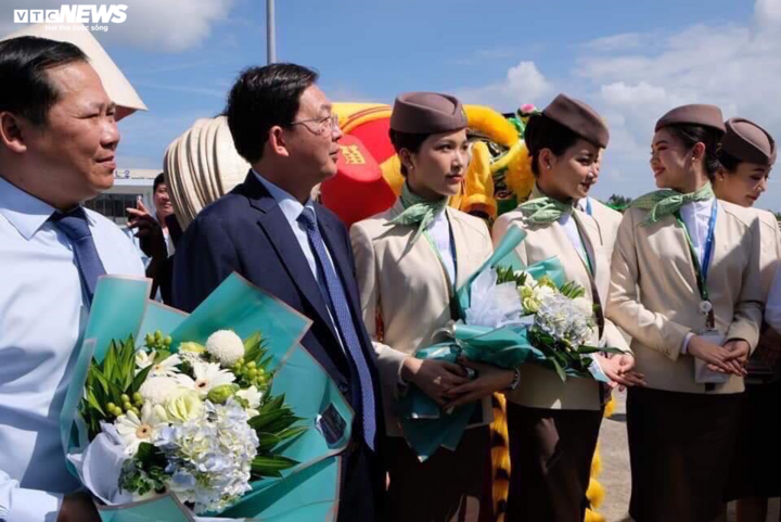 Sân bay Phù Cát đón chuyến bay quốc tế đầu tiên - 1