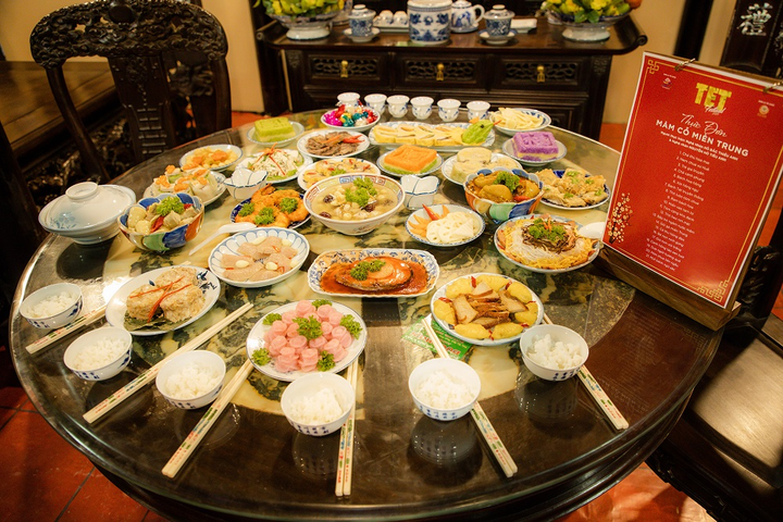 Ninh Dương Lan Ngọc, Á hậu Phương Nga hào hứng thưởng thức món ăn ngày Tết - 3