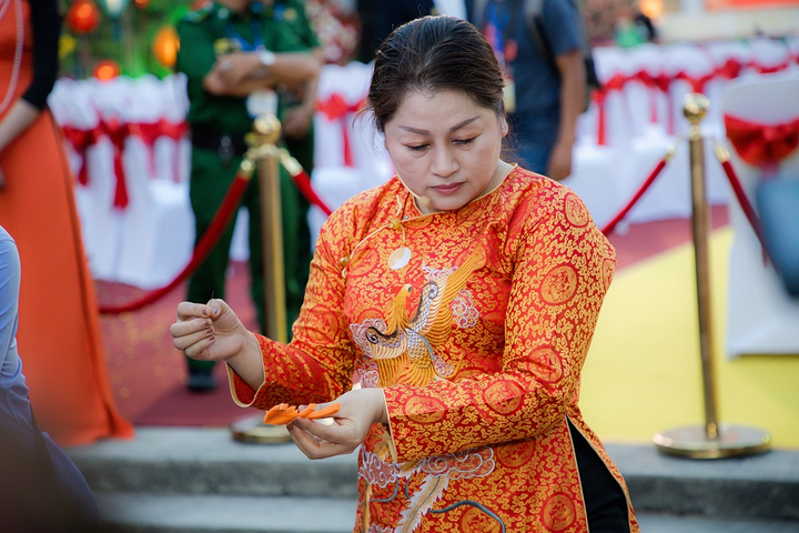 Ninh Dương Lan Ngọc, Á hậu Phương Nga hào hứng thưởng thức món ăn ngày Tết - 5