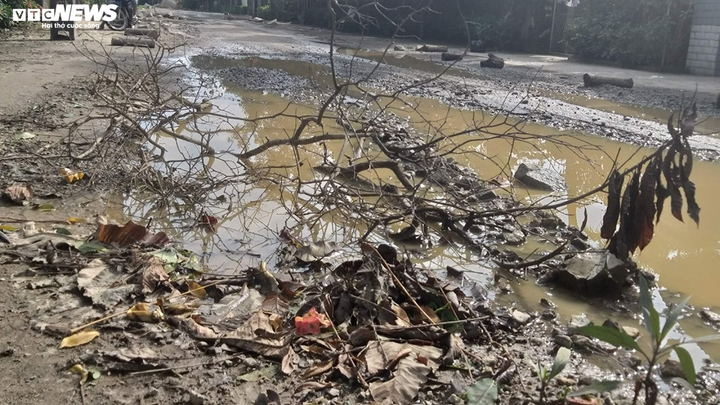 Cận cảnh đường nát như tương ở Hà Tĩnh, nhiều chỗ như 'vũng trâu đằm' - 7