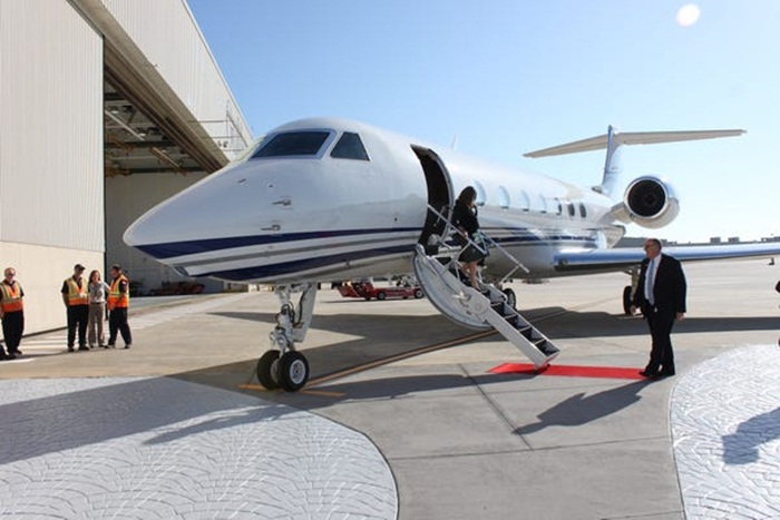 Cựu chủ tịch Nissan 'lẫy lừng' thế nào trước khi bị truy nã? - 8