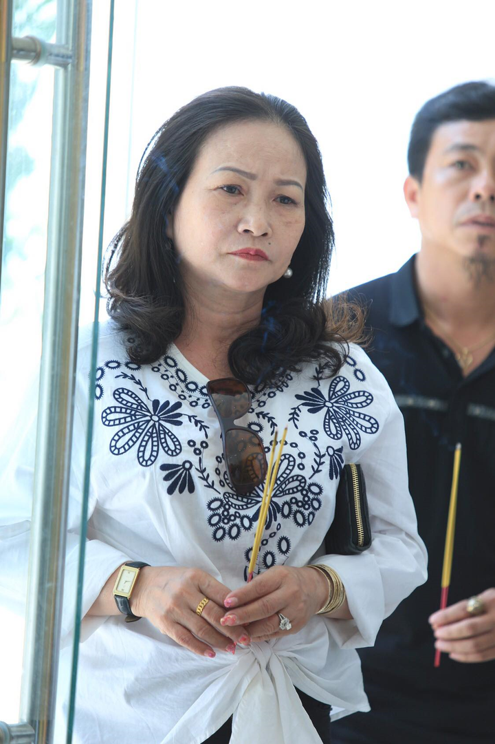 Nguyên Thủ tướng Nguyễn Tấn Dũng đến viếng cố nghệ sĩ Chánh Tín - 4