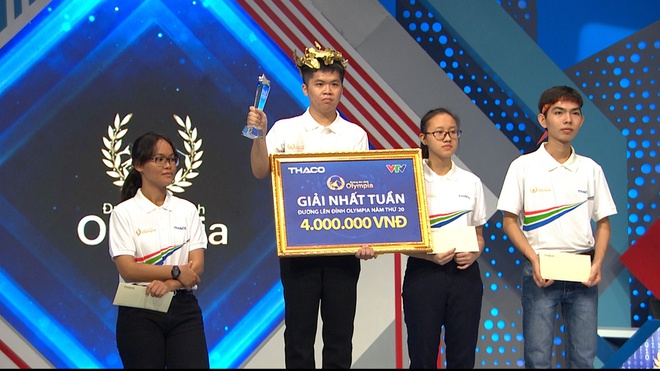 10X Nghệ An 'tỏ tình' MC Diệp Chi trên sân khấu Olympia - 1