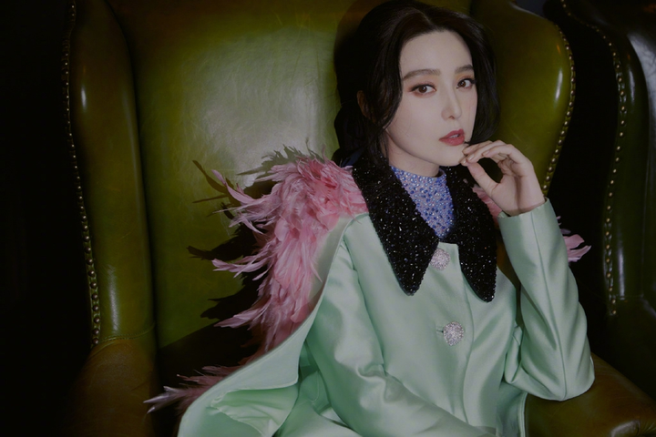 Diện đồ sang chảnh, Phạm Băng Băng lại bị chê chỉnh sửa ảnh quá đà - 2