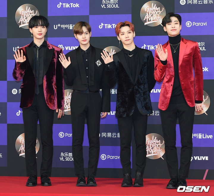 Dàn sao khoe dáng trên thảm đỏ Grammy của Hàn Quốc - 15