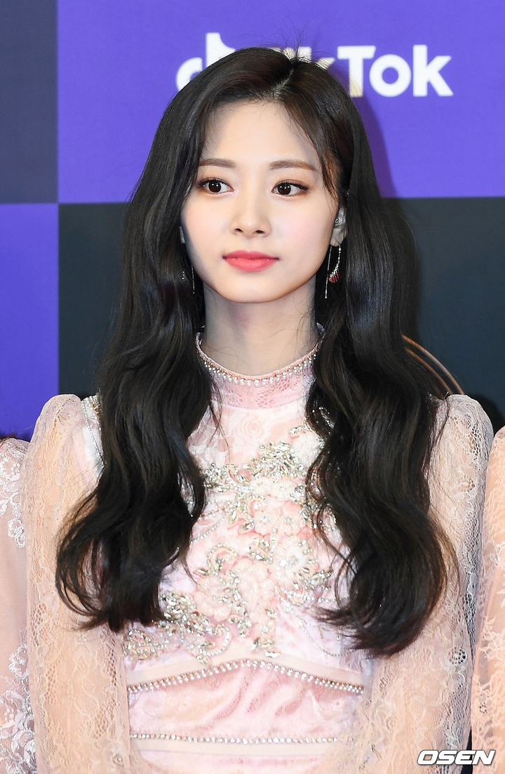 Dàn sao khoe dáng trên thảm đỏ Grammy của Hàn Quốc - 12