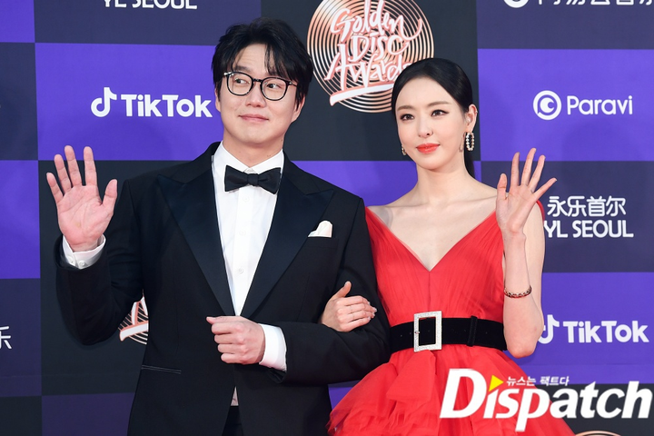 Dàn sao khoe dáng trên thảm đỏ Grammy của Hàn Quốc - 2